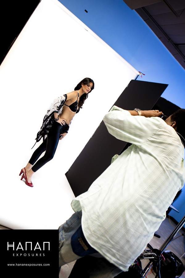 studio_lighting_digital_workflow_retouching_hananexposures_workshop_8923 Students shooting at the Hananexposures studio lighting digital workflow & retouching workshop.